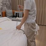 K9人形犬 戴上狗项圈，然后我把她绑成狗狗的样子