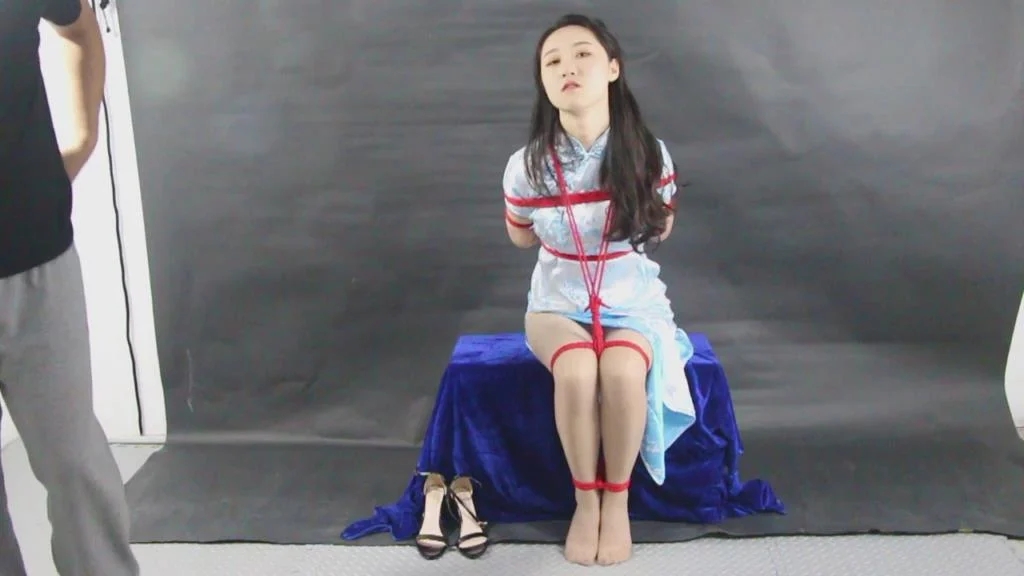 坐缚、鞭脚（月儿）……168大学在读月儿旗袍肉丝、心跳体验后手观音紧缚-1