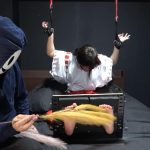 くすぐり激よわ巫女ののかちゃん、足枷ブラシくすぐりを受けて泣き顔で叫びながら大爆笑！