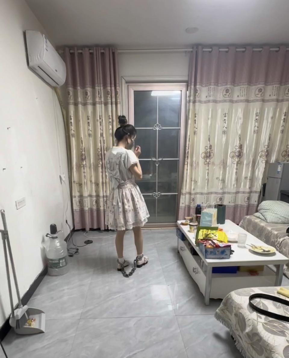 Lolita女孩的脚镣日常-新到的脚镣和新任务-3