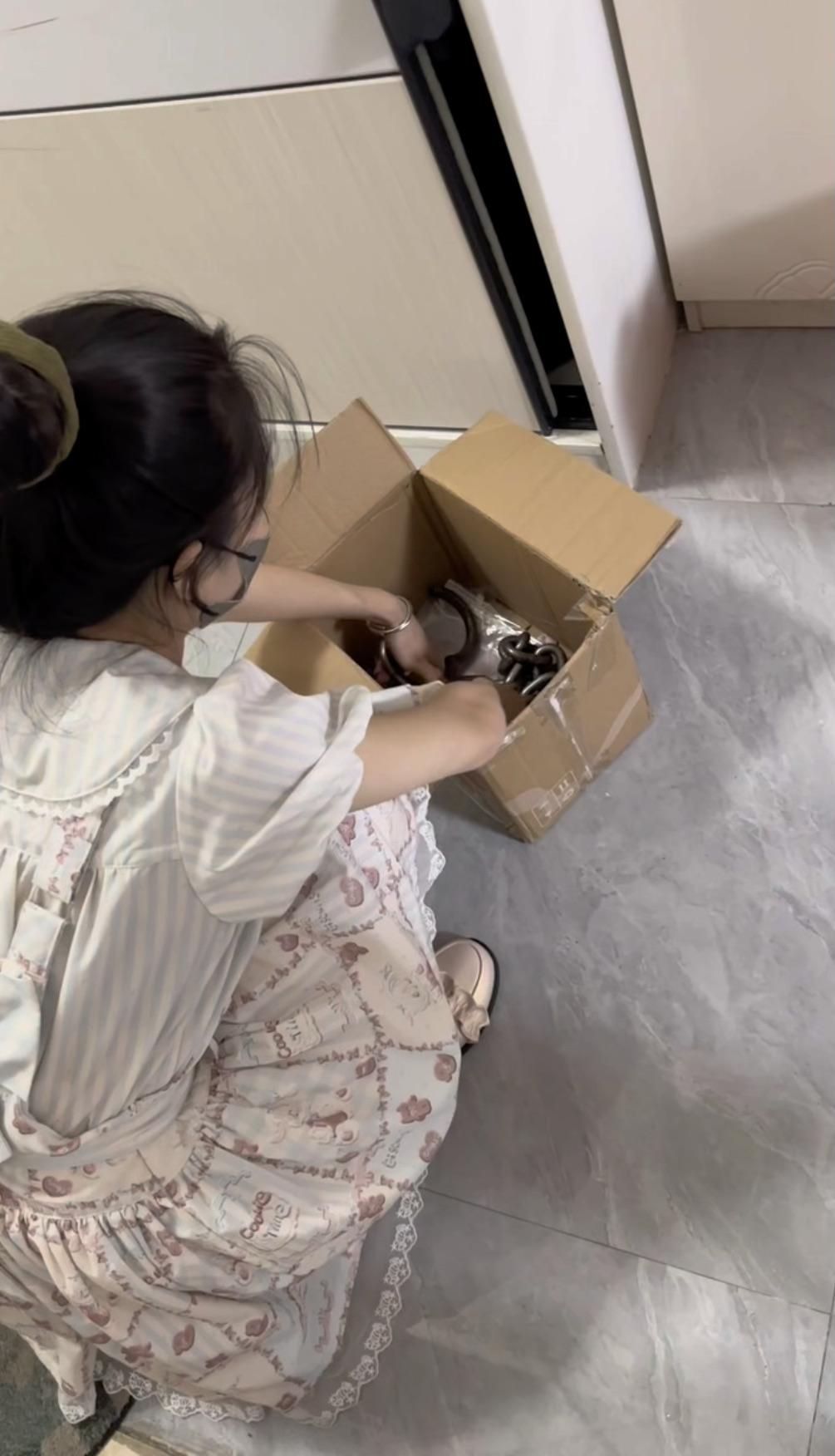 Lolita女孩的脚镣日常-新到的脚镣和新任务-1