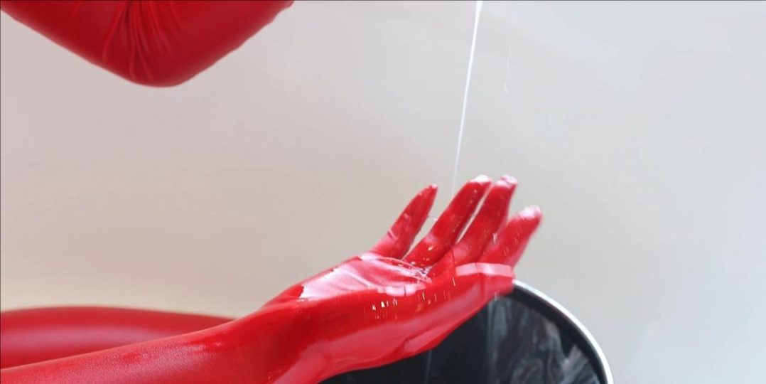 《原创》润滑液包裹全包紧身衣ZENTAI的手部特写-4