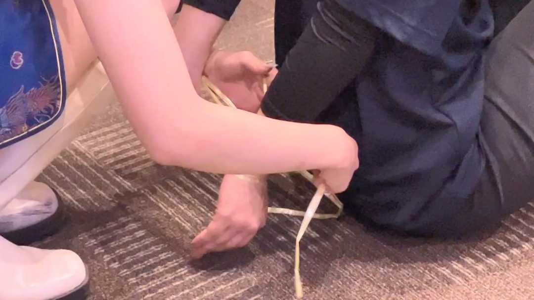 日本妹子双人捆绑游戏-3