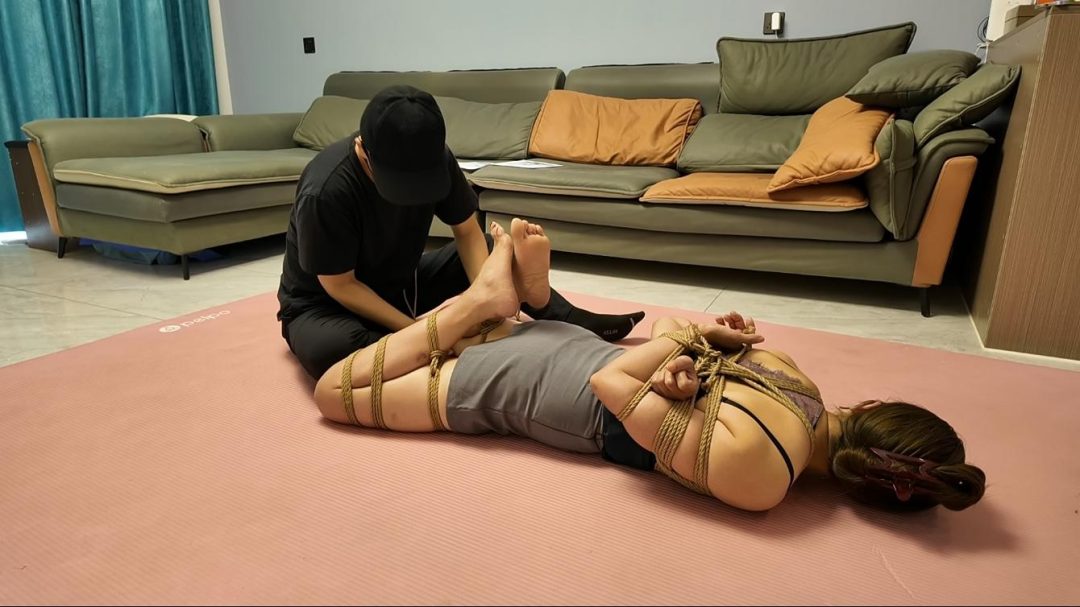 佳佳m腿立吊-8