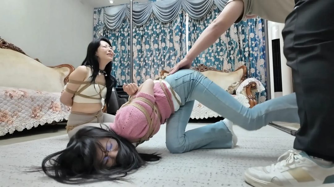 枫叶工作室精品定制2.7k剧情片—《母女劫难》重制版 单亲妈妈因无钱交房租被房东胁迫 女儿发现隐情被房东捂晕一同被捆绑囚禁-10