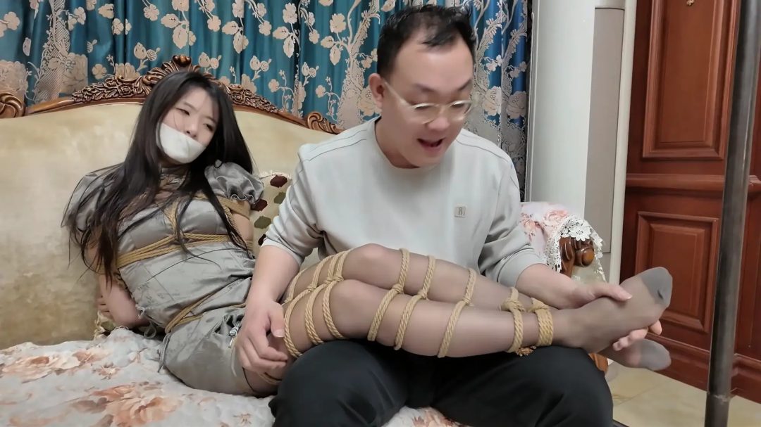 《尤物收藏夹·柠琪·似曾相识的送绑剧情》【旗袍灰丝】【五星蛇缚】【乌龙送绑】【放-9