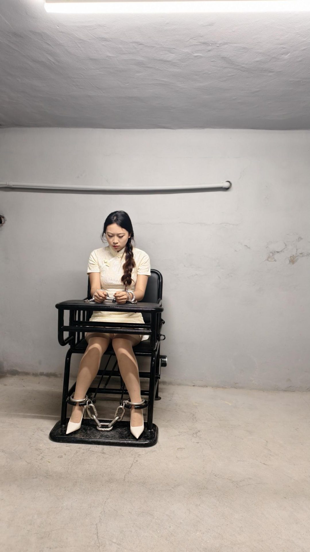 【忘忧社工作室】新模特试镜片，模特带重脚镣，手铐，被关押在牢房-2