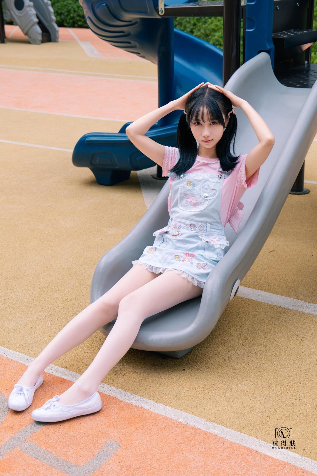 游乐园里的安娜白丝合法萝莉-4