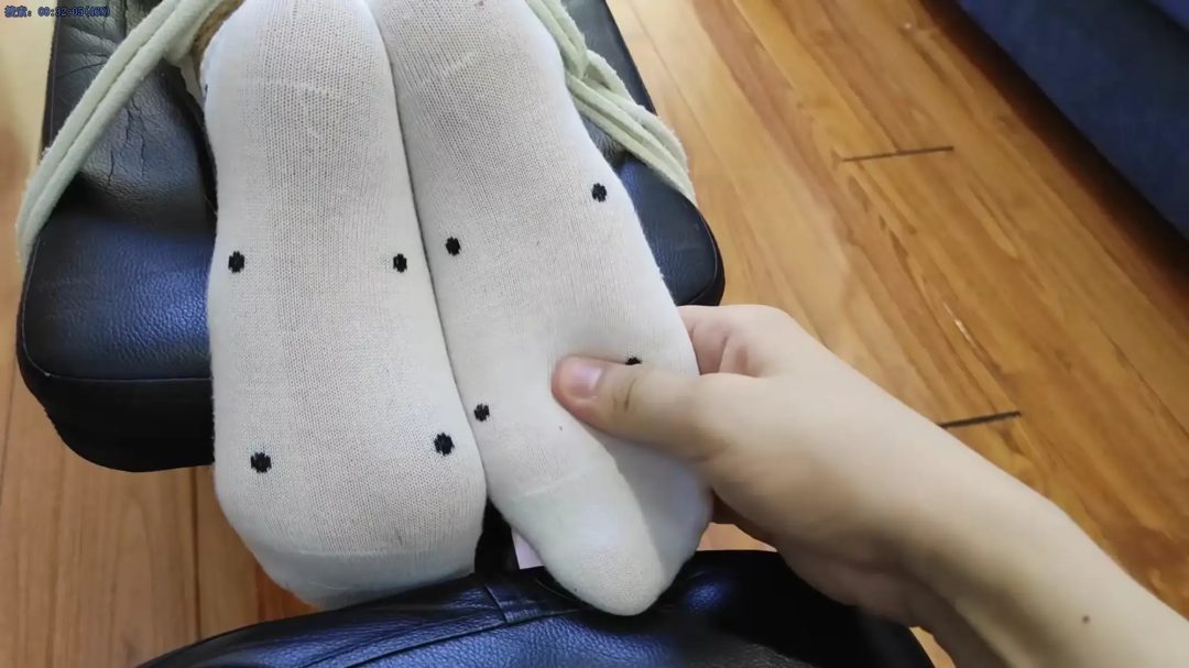 少女被入室迷晕捆绑tk 白袜 裸足 强制硬核tk 一半昏迷一半挣扎 大量足部特写-4 少女被入室迷晕捆绑tk 白袜 裸足 强制硬核tk 一半昏迷一半挣扎 大量足部特写-4