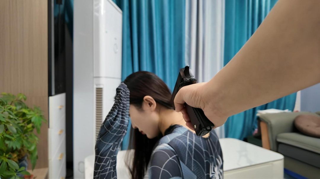 被束缚的女蜘蛛-5