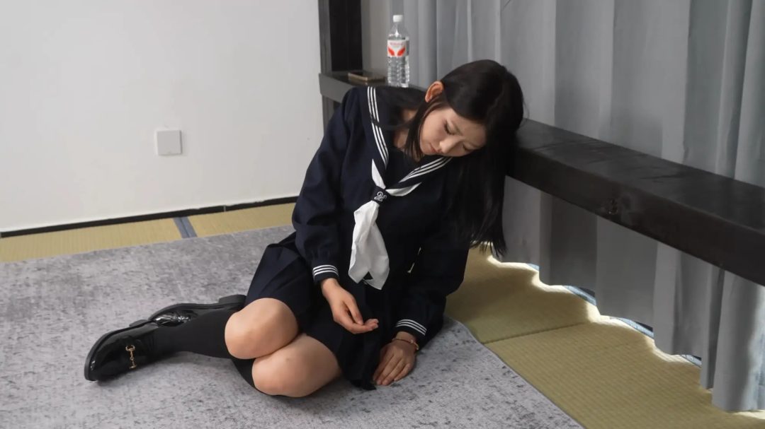 【象人定拍】约拍陷阱（上）水手服少女艰难求救-6