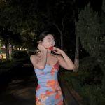 梦川定拍，雯雯户外，露背长裙，红白大口球，扎带绑手
