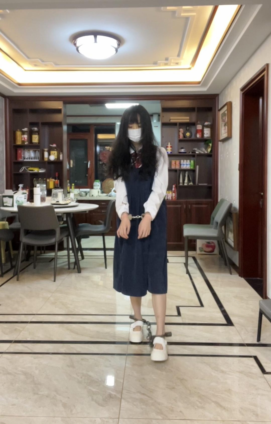 独居女大学生的镣铐日常-手铐脚镣居家 第一天-4