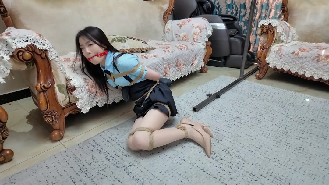 《尤物收藏夹·柠琪·不要质疑老哥的绳技！》【短裙肉丝】【口球堵嘴】【放置挣扎】【逐步加固】-6