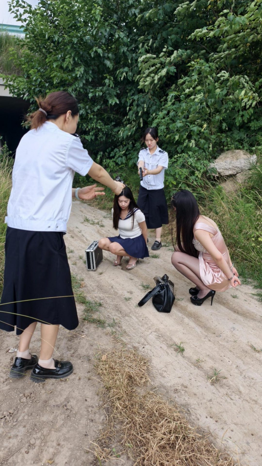 【忘忧社工作室】美丽毒兰花(上集） 本剧是由两位新模特伊伊和初一首次出镜表演-2