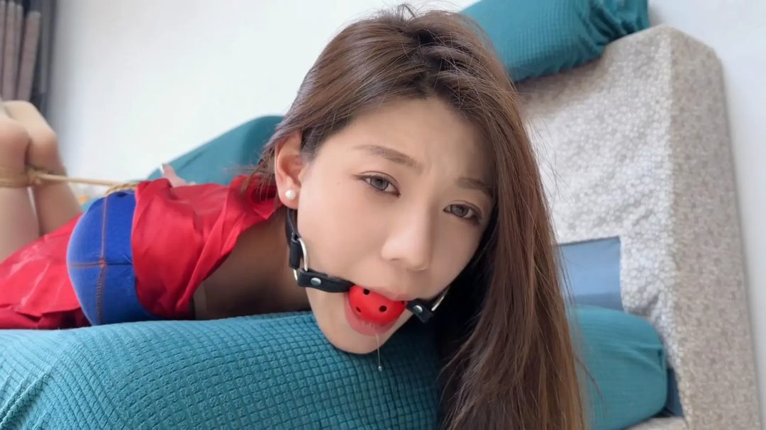 《灵儿女超人肉丝驷马放置》【驷马口球】【放置挣扎】【口水特写】【肉丝玉足】-4