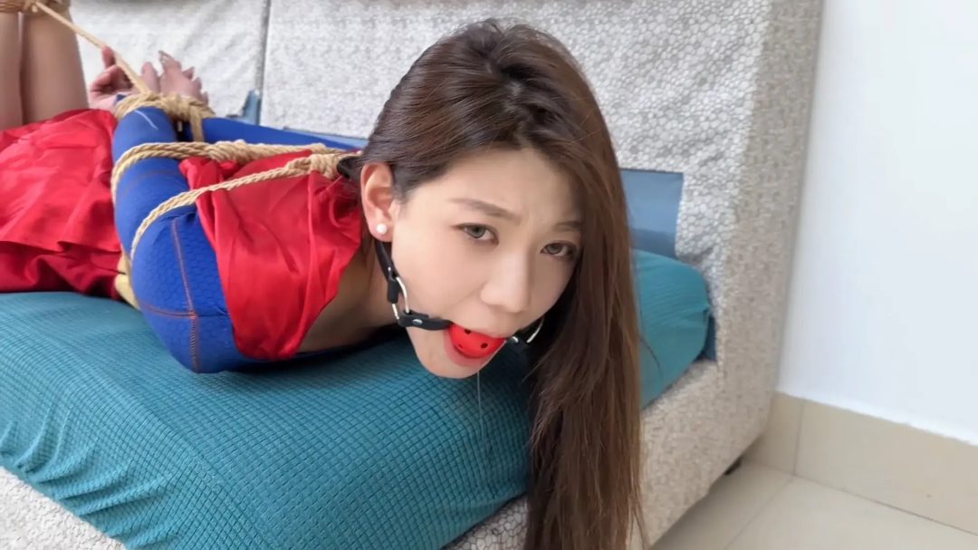 《灵儿女超人肉丝驷马放置》【驷马口球】【放置挣扎】【口水特写】【肉丝玉足】-2