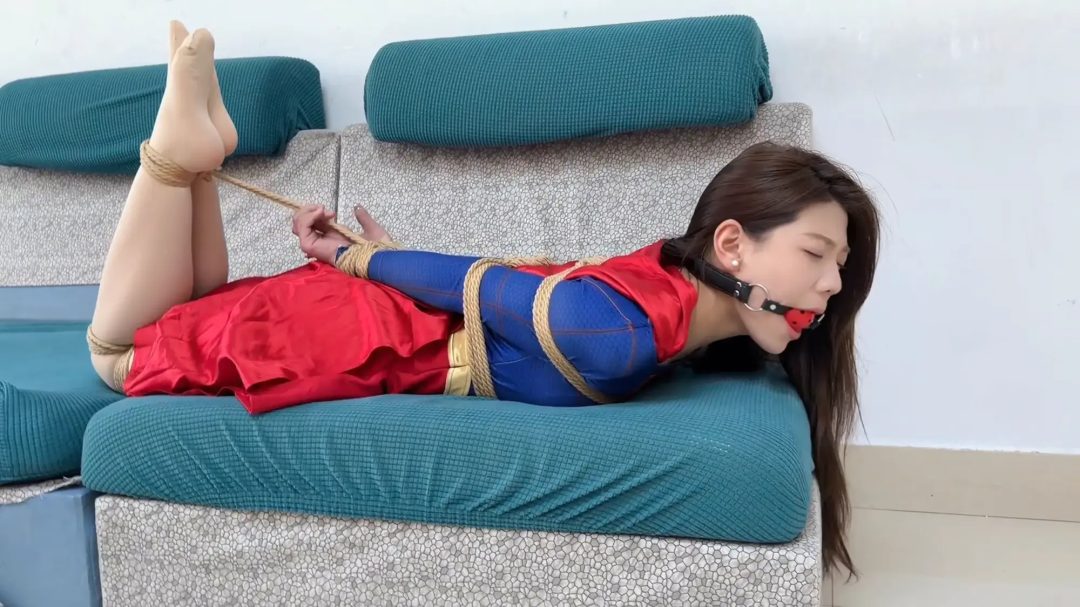 《灵儿女超人肉丝驷马放置》【驷马口球】【放置挣扎】【口水特写】【肉丝玉足】-1