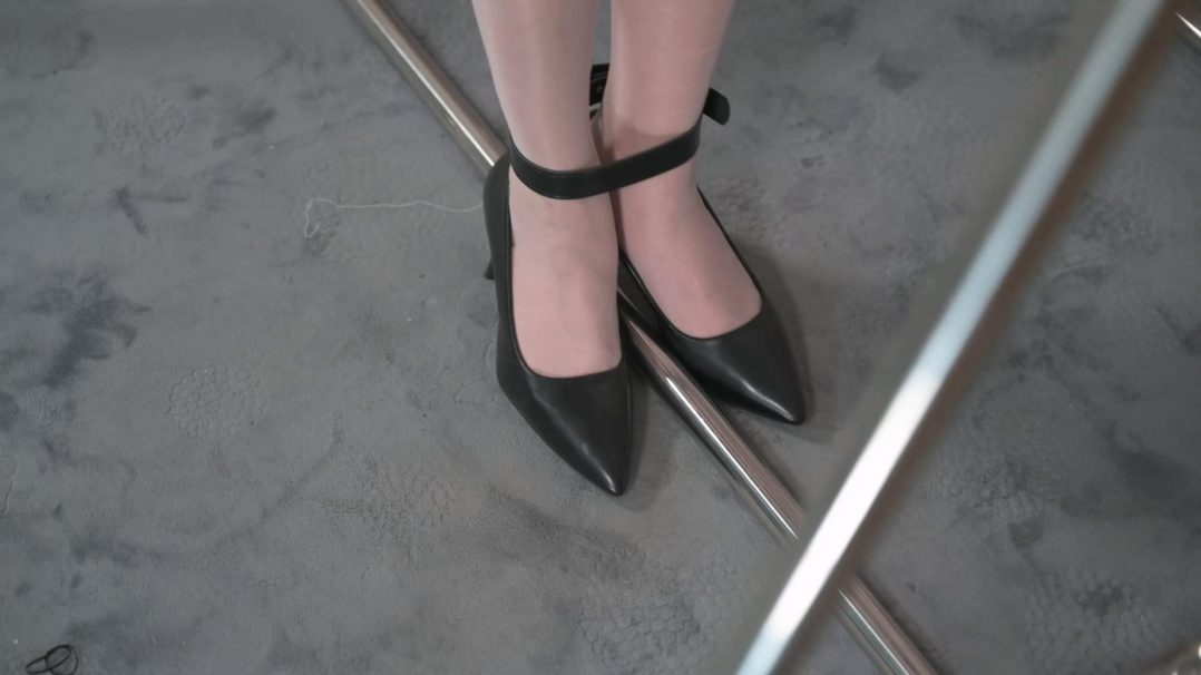 高挑女孩秋千木马责--内衣、白丝、高跟、股刑、踮脚、TK-3