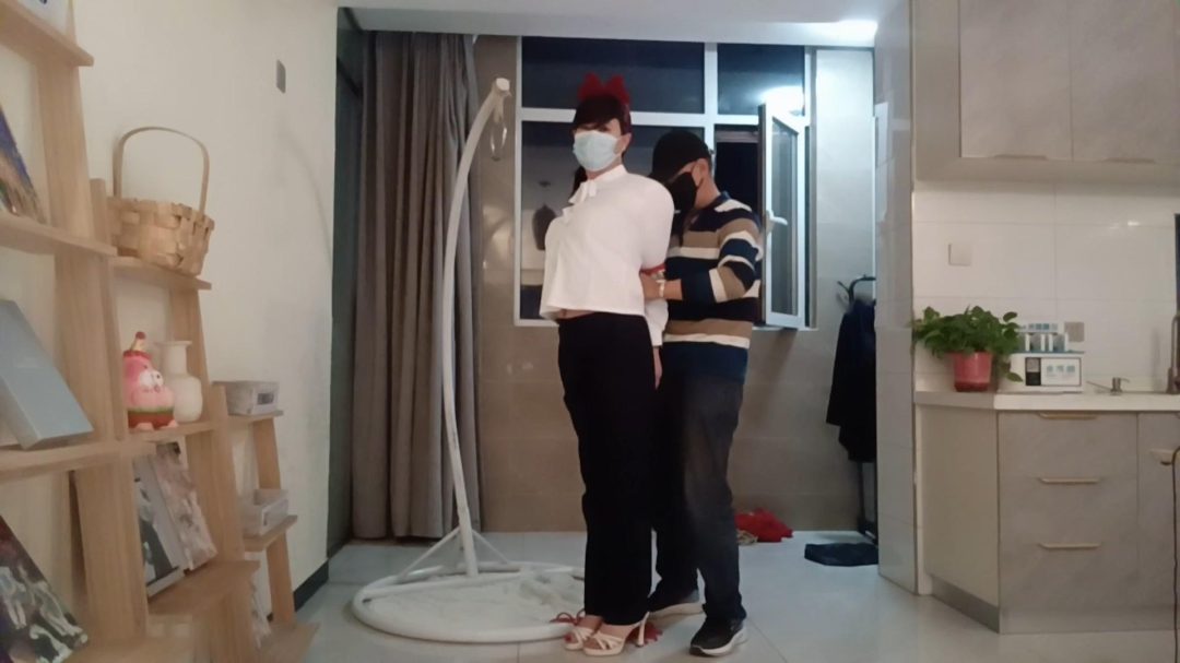圣灵儿单腿吊调教 吊缚 堵嘴 西式（直臂并肘）伪娘-1