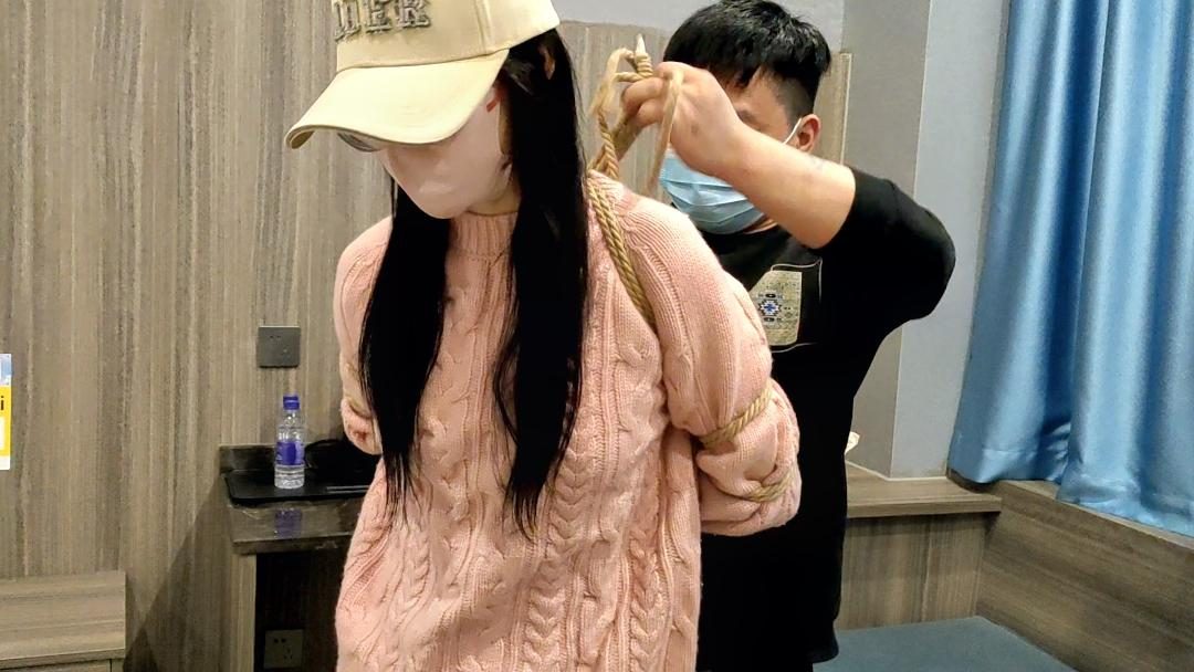 约绑新模高颜值的女护士 五花大绑 罚跪 手铐 单手套-8