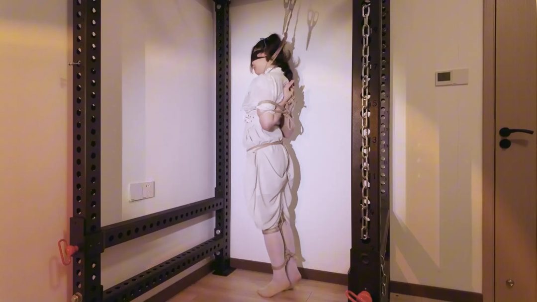 《萝莉女奴脱缚挑战》-海砂— 观音 白丝踮脚 勒脖吊缚挣脱挑战 失败后被放置-2