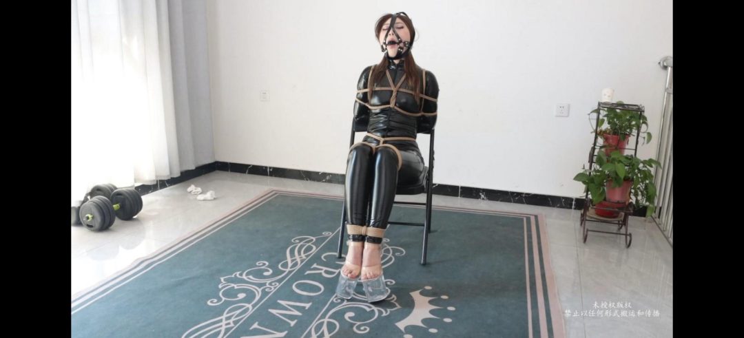 得意客工作室定拍 性感美女搜查官被捆绑口球流口水胶带封嘴-3