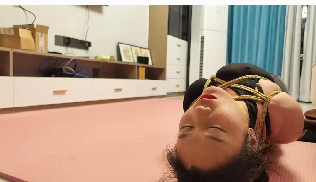 绳模刘娜的故事之三短裤黑丝-4