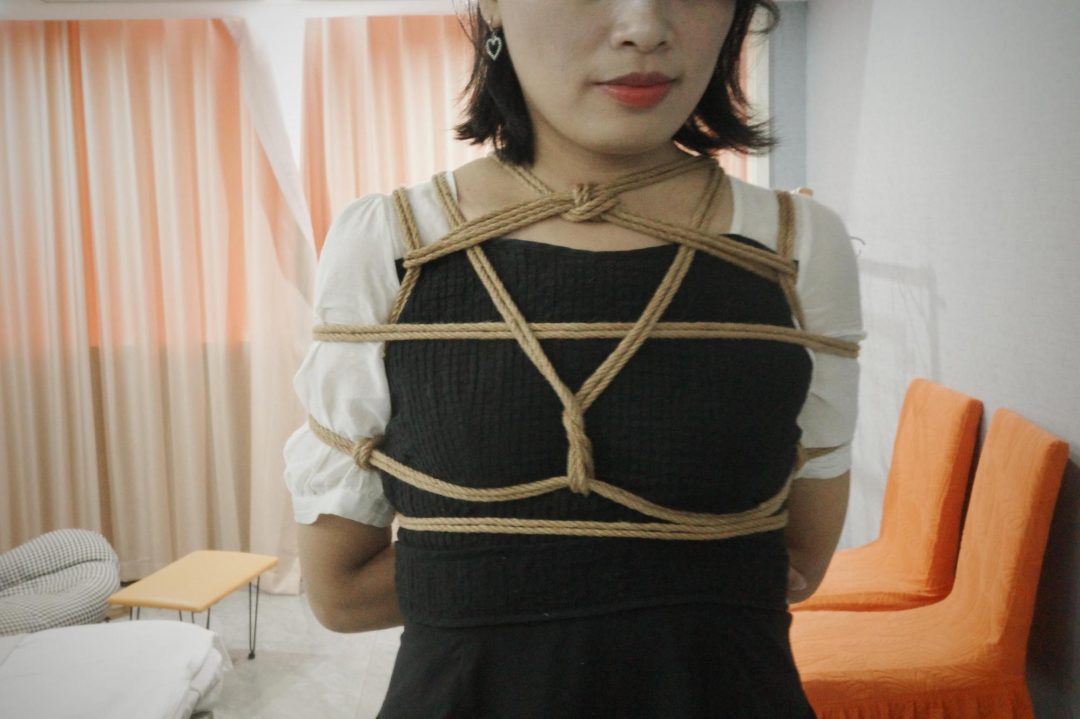 新模杏子体验(黑色连衣裙+白色包臀裙+肉丝+高跟鞋+捆绑+胶带+挣扎+抚摸+tk-1