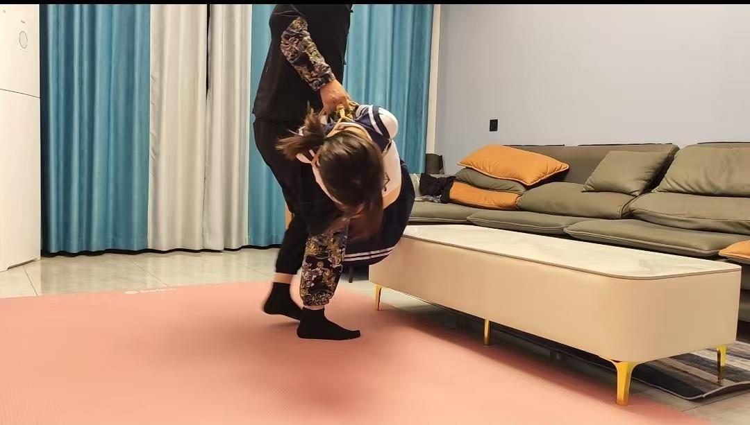 美女老师学生装欧式驷马-8