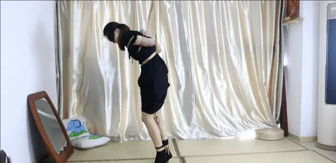 美M连衣裙紧缚体验……后手缚+吊缚+蒙眼……美M紧张又期待-5