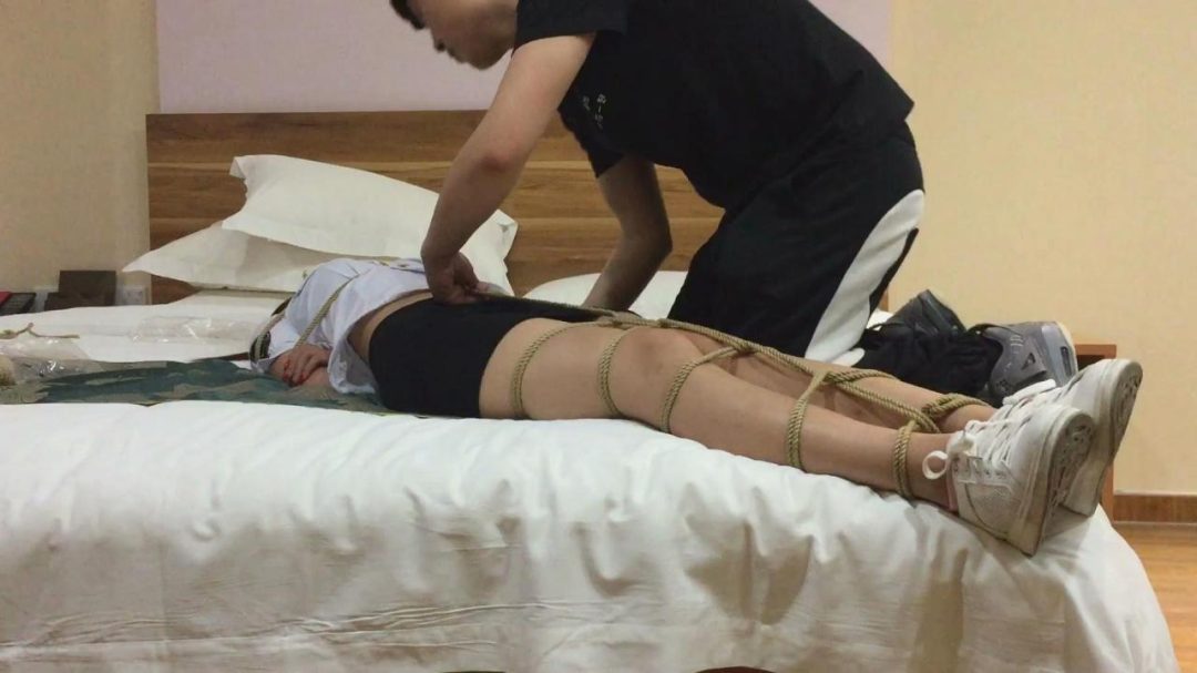 小福第一次见面 制服捆绑玩耍 嘿嘿-5