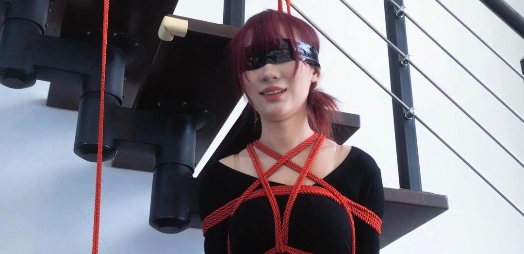 红发女神小粥试镜，173cm身材，柔韧度很高，单腿吊，第一次就尝试5cm大号口球，靠近能明显听到口水呼噜的声音-5