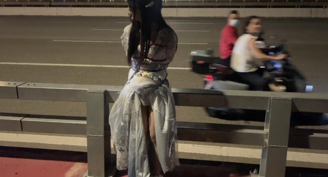 桃花岛原创之户外捆绑第二弹(桃花汉服被缚露出之仙女沦为路人观赏的剑婢!)-2 桃花岛原创之户外捆绑第二弹(桃花汉服被缚露出之仙女沦为路人观赏的剑婢!)-2