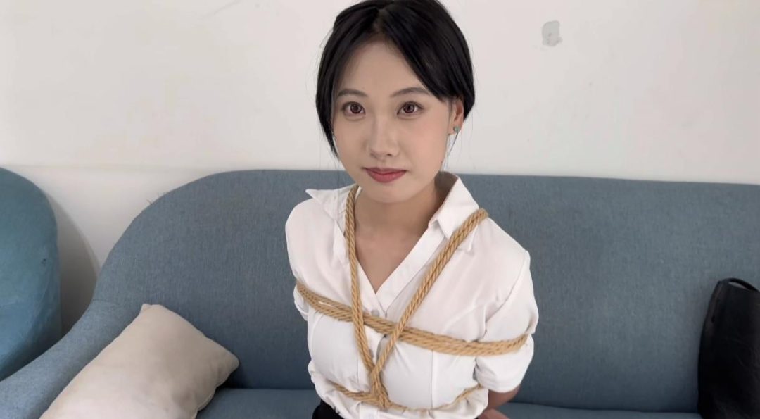 【禾一原创】 新模小慧《模拟被捆绑逃脱自救依旧访谈》大三甜美女孩 演技非常棒-1
