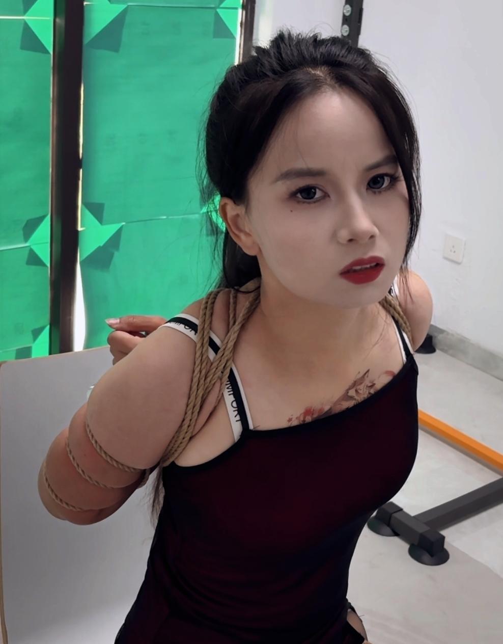 定拍之高跟黑丝袜气质吊带裙双腿捆绑五花紧缚长时间带深喉口塞强制流口水呕吐不止-5