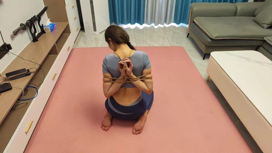 佳佳瑜伽服自缚-5