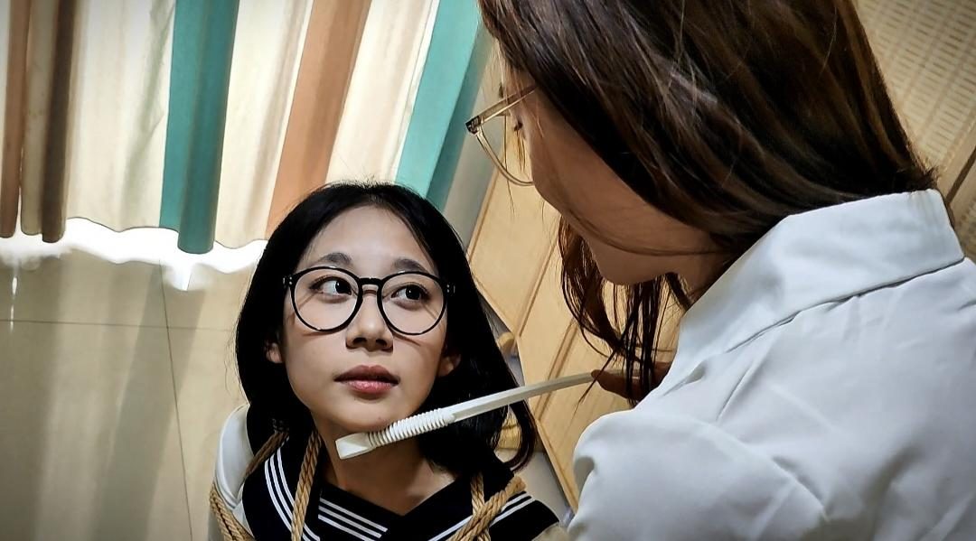 (冰宁 念可) 【双女主】女大学生应聘被女面试欺骗拘束堵嘴，落入全套被卖掉-5