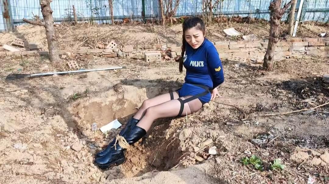 女特工被擒记-4
