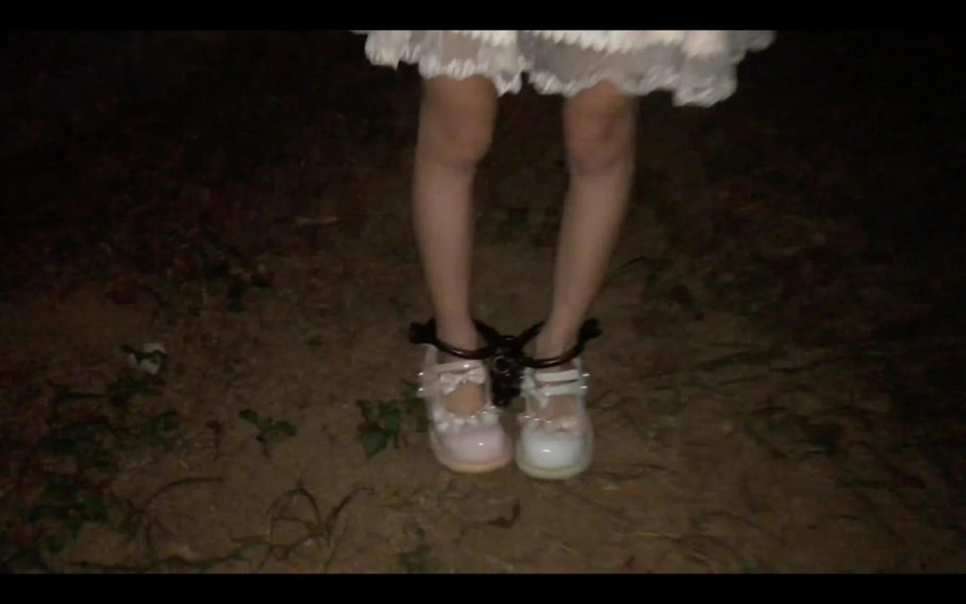 18岁女高放学后的镣铐生活-校服Lolita脚铐脚镣-户外+室内 两位女孩互动-8 18岁女高放学后的镣铐生活-校服Lolita脚铐脚镣-户外+室内 两位女孩互动-8