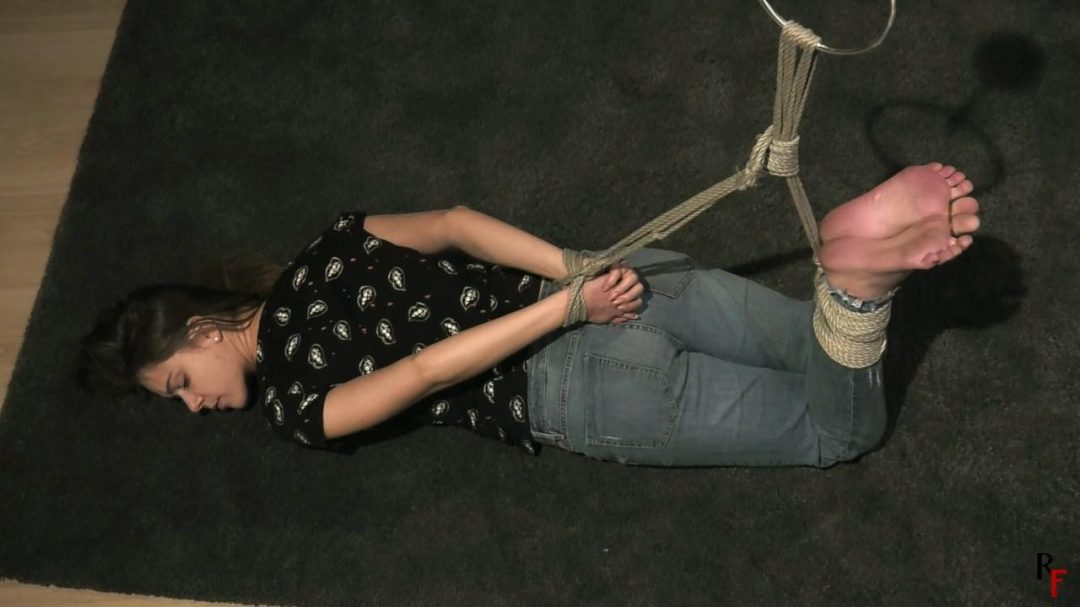 Leya is tied up and gets whipped on her bare feet (FULL HD MP4)-4 Leya is tied up and gets whipped on her bare feet (FULL HD MP4)-4