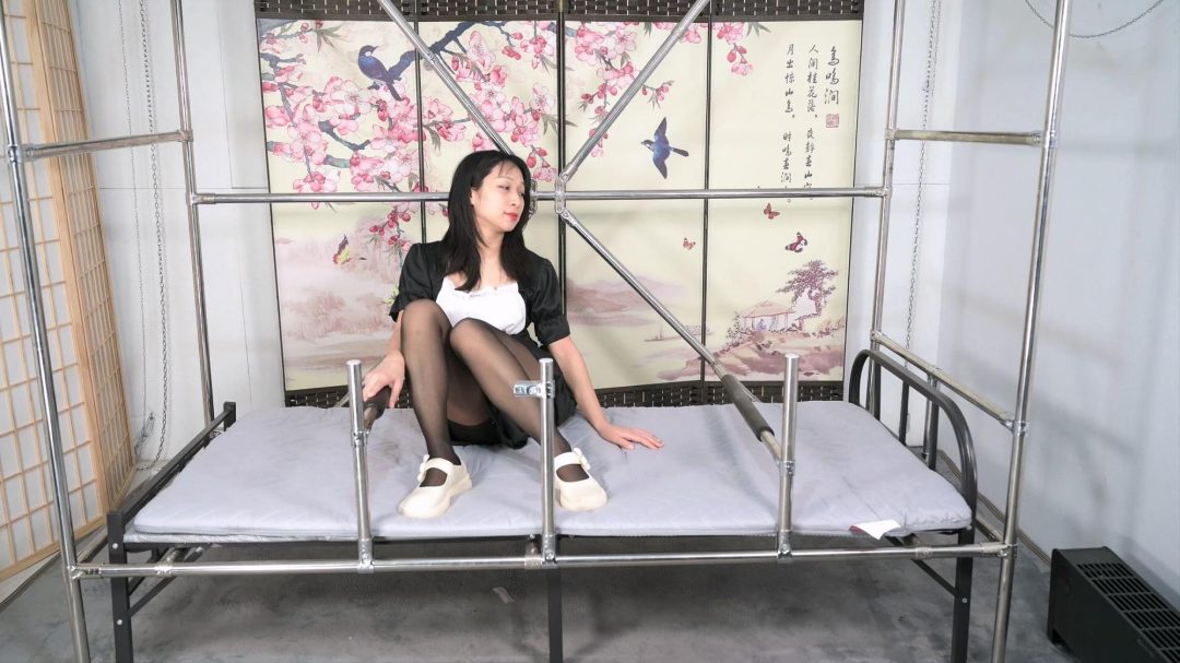 绳模沐小雨万能刑床趴固定--女佣、TK、刺轮、口水、鞭打、强制闻鞋-1