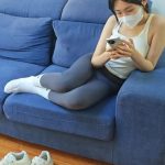 白袜瑜伽裤少女回家被绑架 揉脚 大量捆绑后白袜挣扎特写