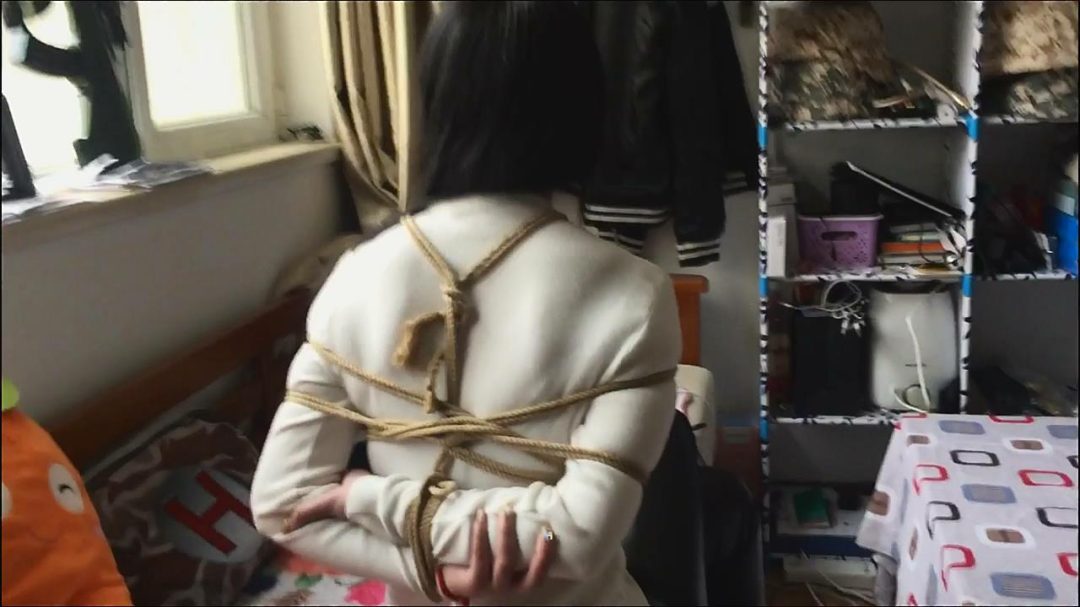 这个女孩第四次绑了 可以戴口球了 哈哈 进步了-2