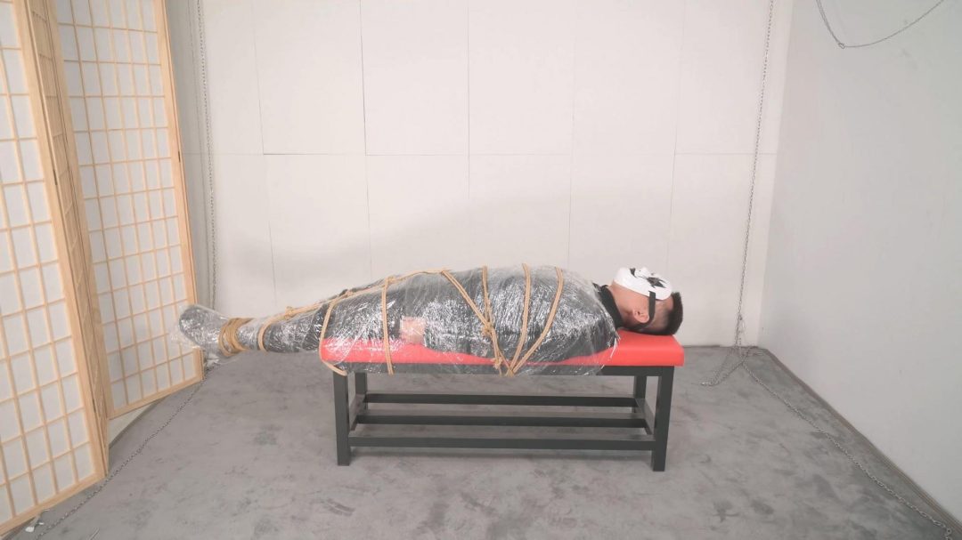 两个S互相伤害（下）女捆男--女王装、悬吊、鞭打、滴蜡、电击-4