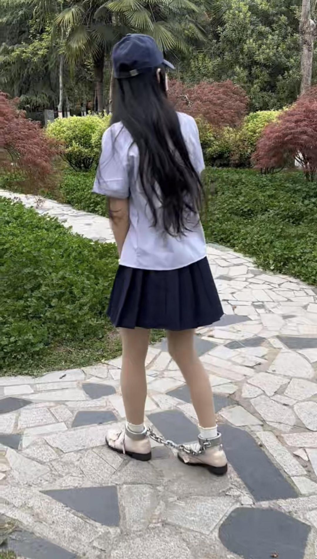 钉死镣的JK袜里丝女孩-2