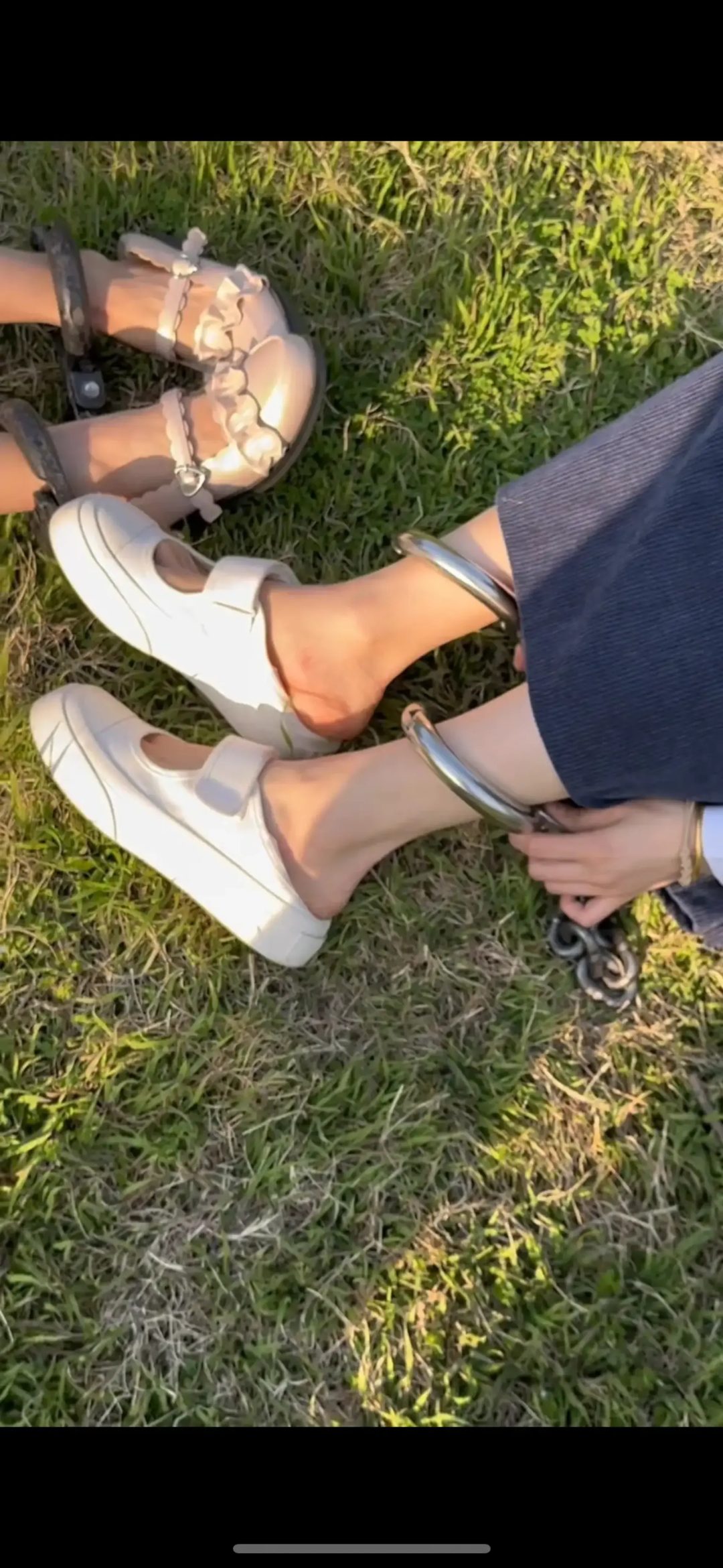 两个妹子户外镣铐（上）-5