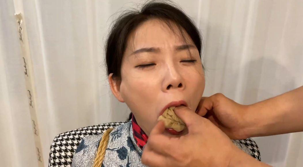 惨遭捂嘴折磨的柳洋-2