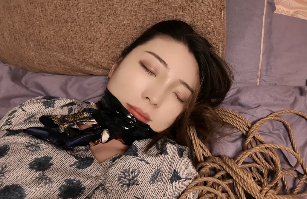 捆绑姐妹花-1