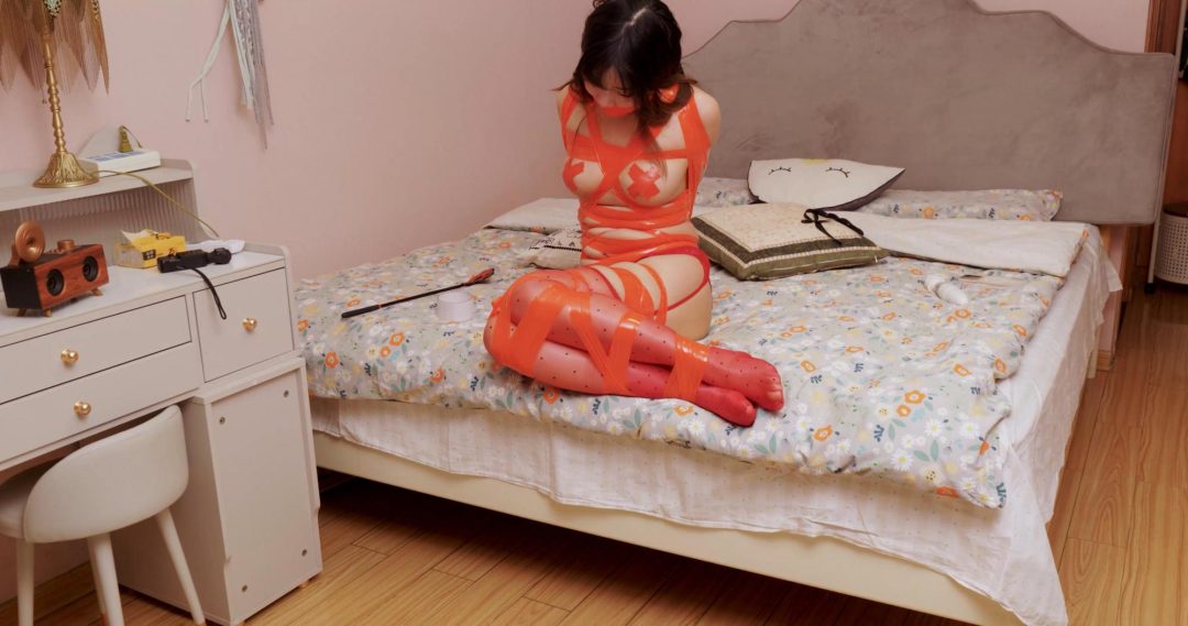 绑架修女后扒光衣服上胶带-4